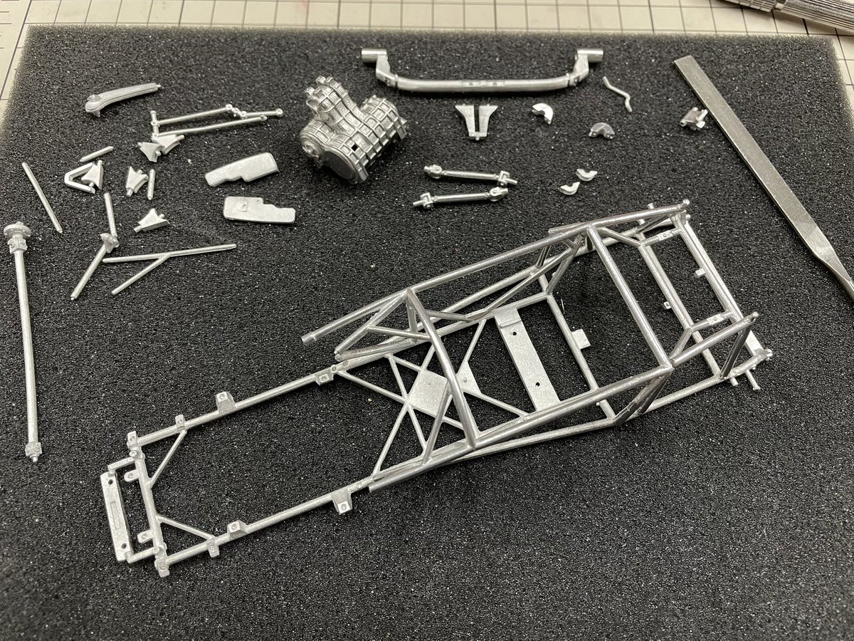 modeler_takuya's tweet photo. 〜Lancia ferrari D50〜
こちらも進めてました😉
やっぱプラとは違うのだよ、プラとは😆
牛歩ですが、末永くお付き合いくださいませ😌
#カーモデル #モデルファクトリーヒロ #ホビースペース36 #MFH #ferrarid50 #120scale #Lanciaferrarid50 #ModelFactoryHiro #hobbyspace36 https://t.co/s1CrzWk8V3