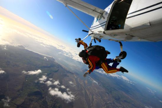 It's SKYDIVE WEEK! 🪂
Friday a group of our supporters &amp; Trustees will jump out of a plane all in aid of local people with #BrainInjuries 😍
🪂Matt:buff.ly/3k7kXcC 
🪂Danny:buff.ly/3nqe2gP 
🪂Jessica:buff.ly/3zb9rRM
🪂Callum:buff.ly/3tzDD7Y