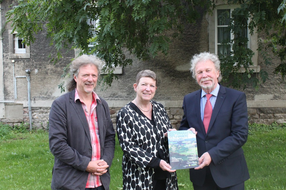 MWU_LSA's tweet photo. 1. Sitzung des vorläufigen Beirates Biosphärenreservat #Drömling. @claudiadalbert dankt Herrn Reinecke für die Übernahme der kommissarischen Leitung: "Ein Meilenstein im Rahmen des Zusammenwachsens des länderübergreifenden #BioRes Drömling." ➡️https://t.co/iud014rTlx #MULEdirekt https://t.co/XmrQKLiD1s
