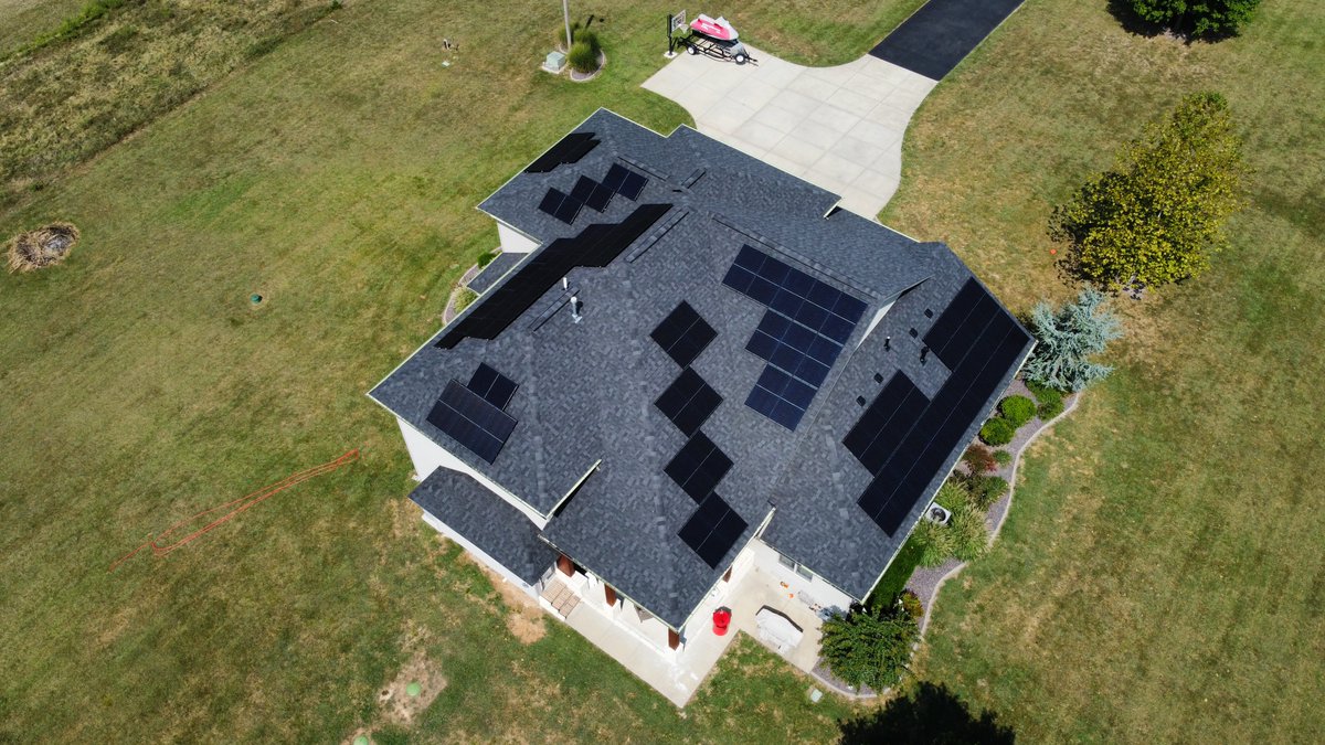 GoMOsolar's tweet photo. Our solar system in Nixa before and after solar 😍

#solarsolutions #sun #energy #solarinstallation #greenenergy #Gosolar #solarpanels #solarhome #renewableenergy #Ssofamerica #missourisolar #savetheplanet #springfieldmo #417solar #republicmo #nixamo #GoSolarGo #like #follow https://t.co/lXFT5QvfpV
