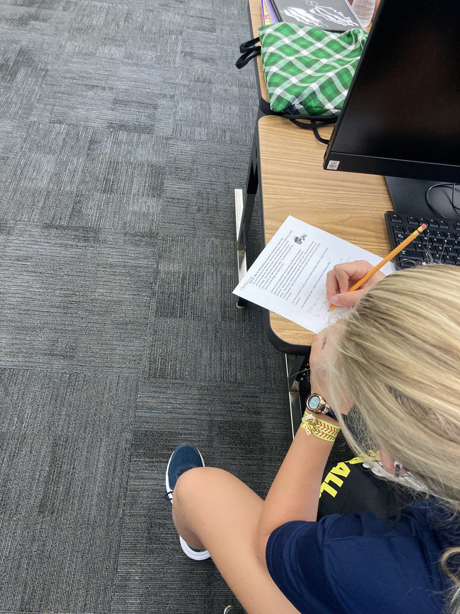 csinthemiddle's tweet image. Making a sandwich! Great unplugged introduction to algorithms. Original idea is from Intel’s Journey Inside The Computer. We got the bread on the plate and a tiny smear of cream cheese ( pb alternative due to allergies and my favorite in Middle School).