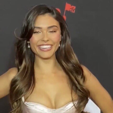 thetommolouiss's tweet photo. ⓘ this user is obsessed with madison beer https://t.co/aQDf4wXPVf