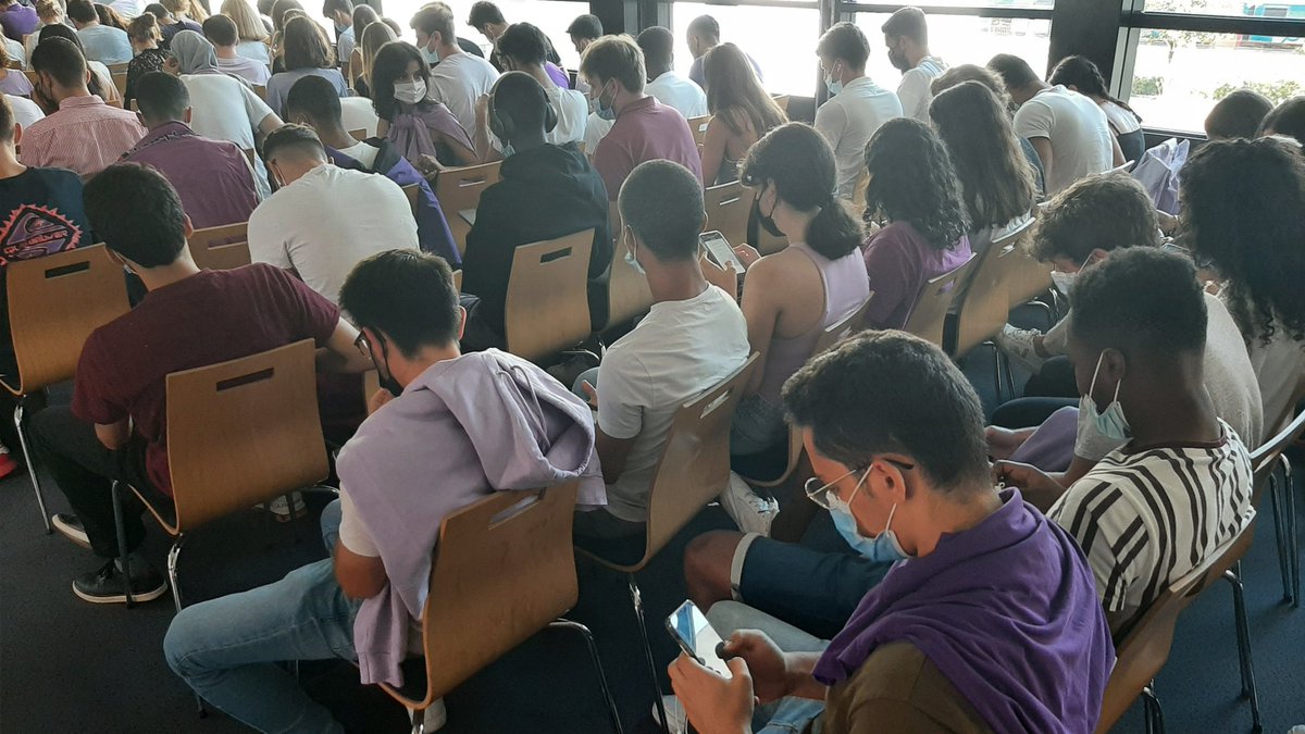 Grenoble_EM's tweet photo. [#BackToSchool]
En immersion sur une smart fiction dystopique sur les thématiques du #numérique https://t.co/MCIRtxgEwV