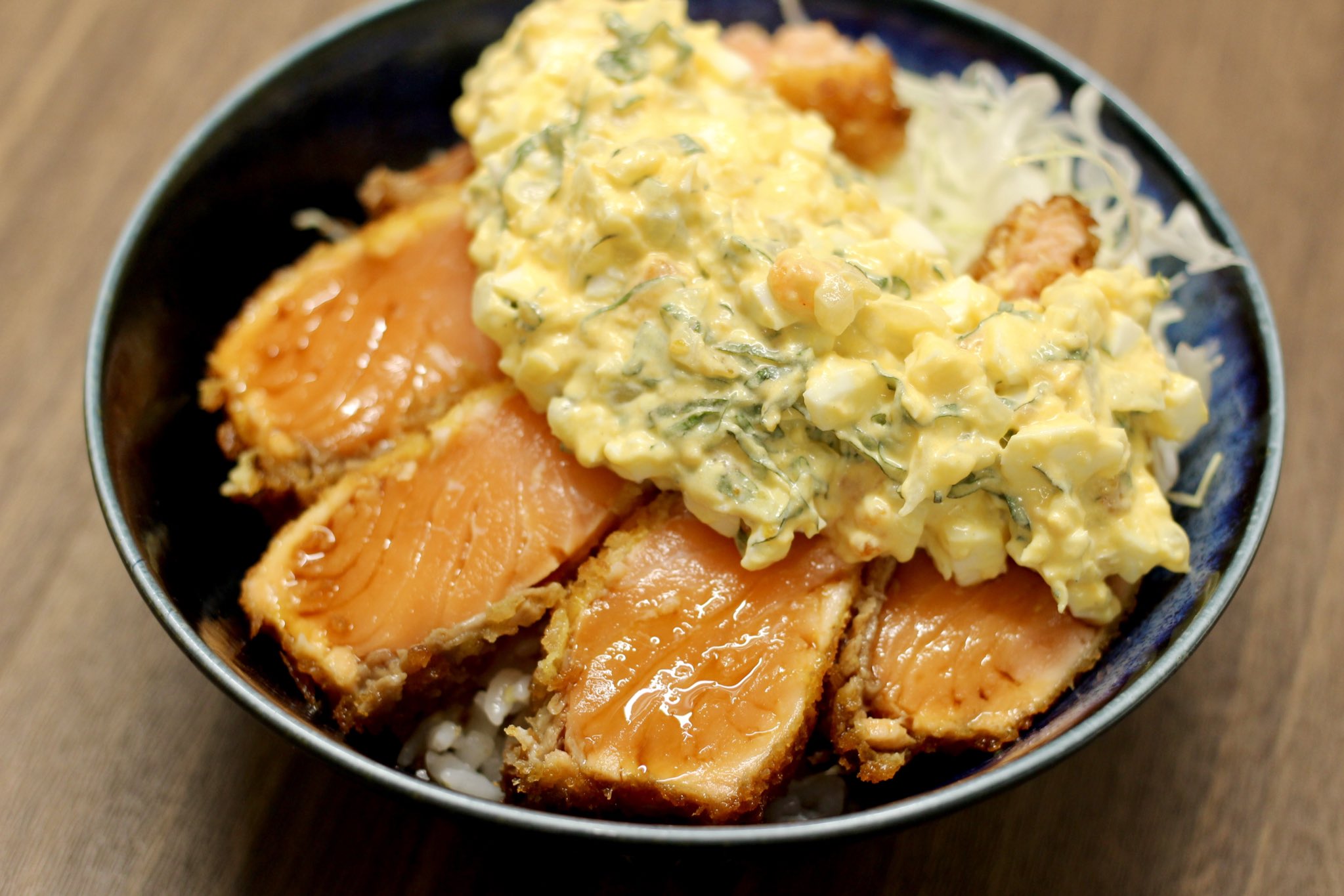 ぼく イラストレシピ 刺身用サーモンは250g の大きめのものがオススメです 小さすぎると火が入りすぎちゃう ちなみに今回は300gを使用してます これで少し少なめの2人前ってかんじ 衣はしっかり目に 焼くときはほぼ触らない 衣が剥がれちゃう