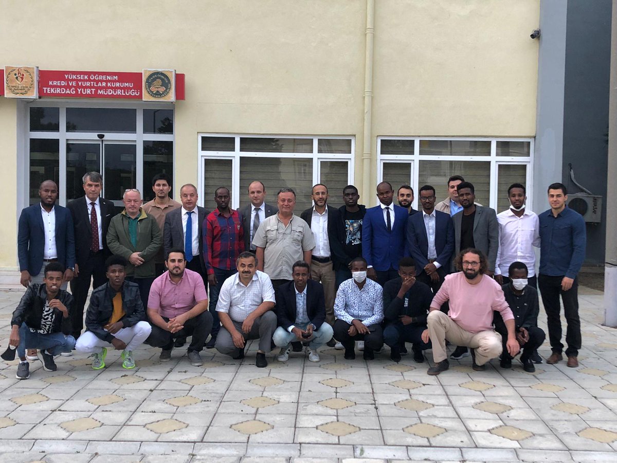 tumedorg's tweet photo. “Kuşlar Sılaya Dönüyor”
Tekirdağ Uluslararası Öğrenci Derneği TUMED katkılarıyla Somali’li Yüksek Lisans öğrencilerinin 2021 yılı mezuniyet törenini gerçekleştirdi. https://t.co/2aDqqFRjij