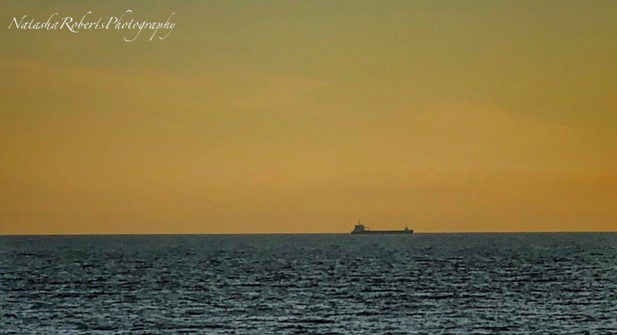 NatRobertsPhoto's tweet photo. Harrington skyline #westcumbria #ships #seasky #sky #splitintwo #sunsetphotography #Cumbria https://t.co/tG5n7CZkU0