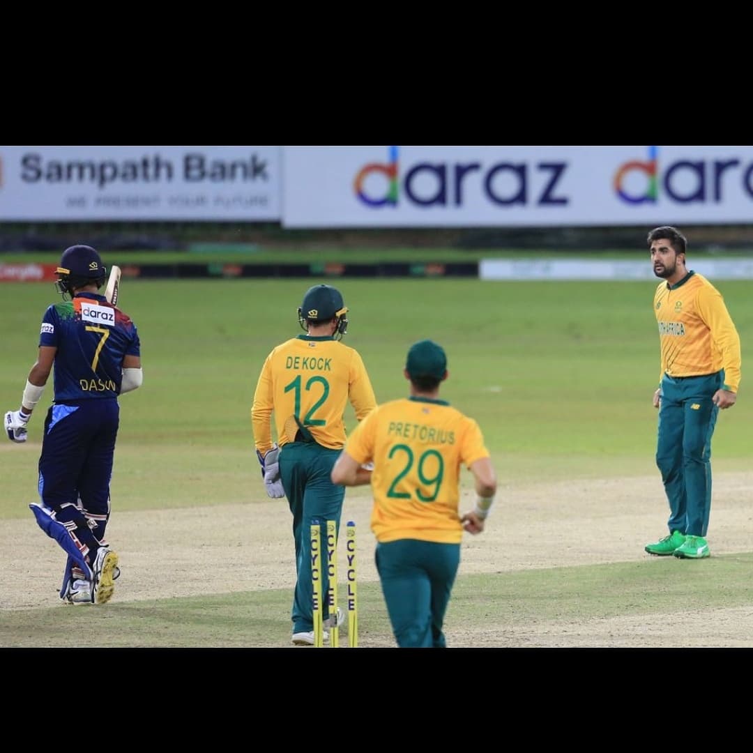 shamsi90's tweet photo. Sometimes I become an angry man on the field, especially when the battle in on... but when the game is over, its all gone and we love eachother again 😅🤪
There are alot of emotions involved when we play but the line must never be crossed
#PlayHard #PlayWithRespect https://t.co/WE7RVJ0Qvd
