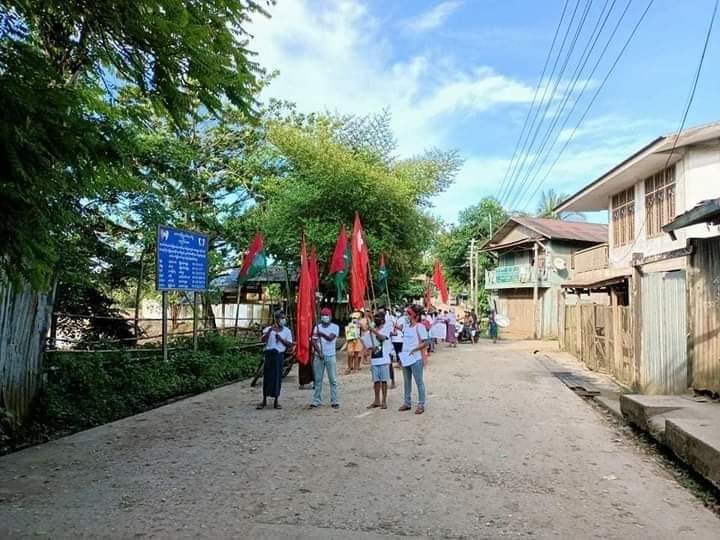 thandarwin01's tweet photo. Despite #internetshutdown in HpaKant, locals never stop protesting against military junta and support NUG.
#KyawMoeTunRepresentsMyanmar
#UN_RecognizeNUG
#Sep13Coup
#WhatsHappeningInMyanmar https://t.co/YkqLywkxVR
