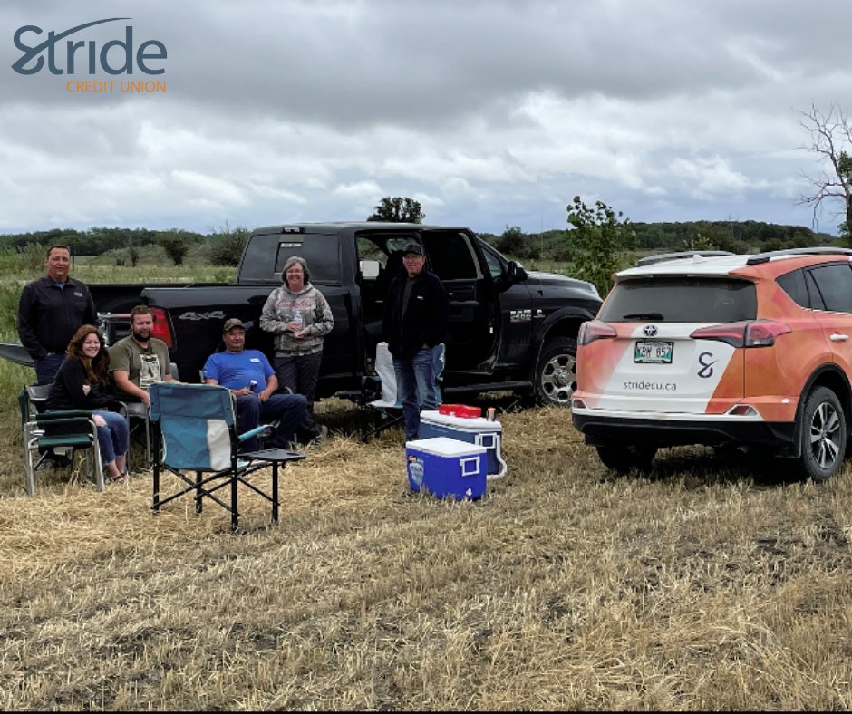 We recently travelled to Plumas to have #mealsinthefield with Don and Tanya Kunzelman and family. Supper was from the Plumas Inn and was a perfect break from the combine. We are proud to support area producers.
#StrideCU #herewegrow #mealsinthefield