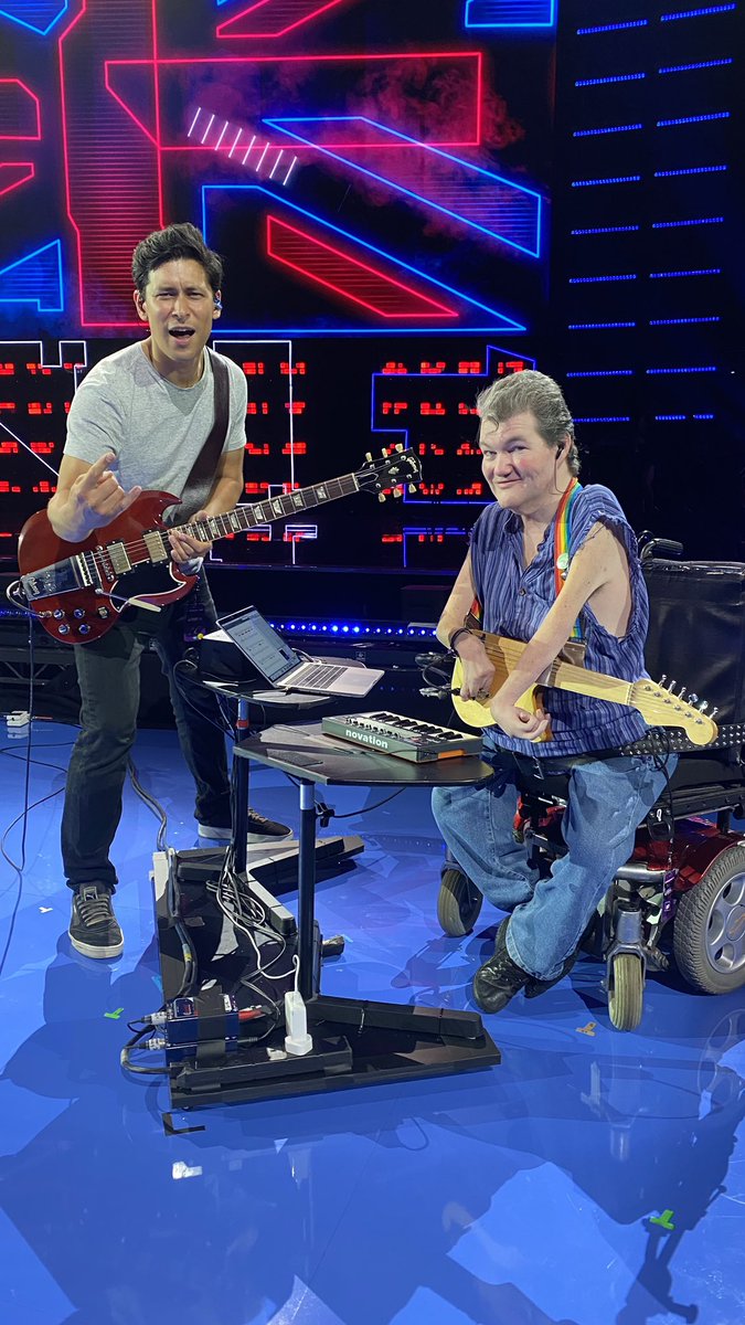 THIS guy!! @JK_Musician 
See us rocking Wembley @ssearena over on my insta 🙌👊🎸
•
•
•
📸 @oioioioliolioli
#soundcheck
#paralympicshomecoming
#paralympics 
#johnkelly
#kellycaster
#wembley