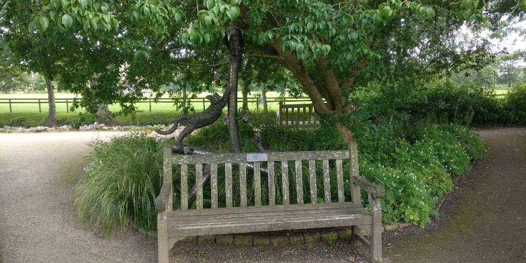 DarkMaterialPod's tweet image. It's unprecedented, but we're taking a short break in our readthrough of #TheAmberSpyglass whilst we catch up on life!

In the meantime, here are some photos from our recent trip to Oxford on all things #HisDarkMaterials !

Including our first EVER trip to That Bench in @OBGHA...