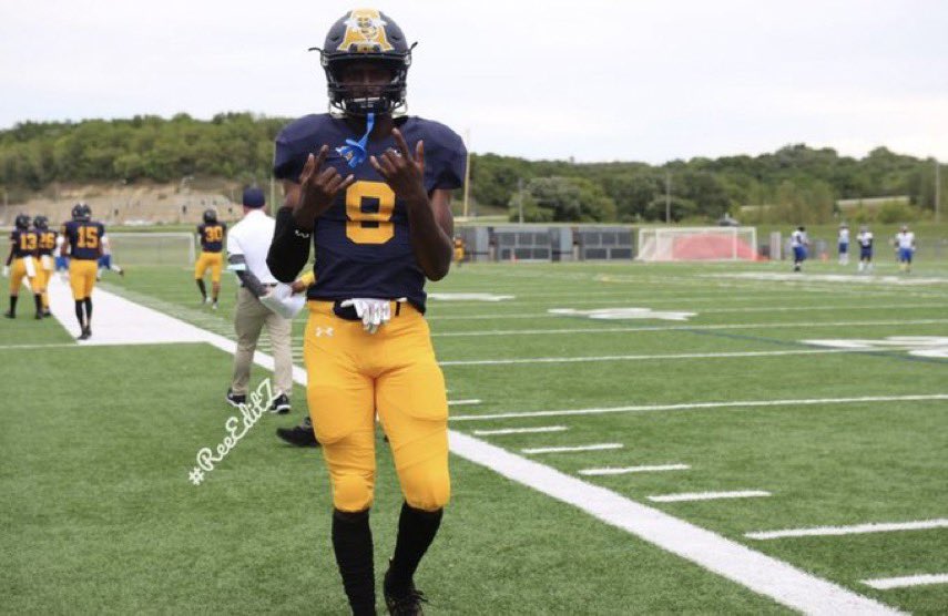 JUCOFFrenzy's tweet photo. ⚫️ Weekly Stats ⚫️
 2022 (@RCTC_FB ) JUCO WR @Stephen__lew 
- 6’2 200
- 12 Catches For 133 Yds 
- Holds An Offer From @LibertyFootball https://t.co/KAhS6Gd3g3