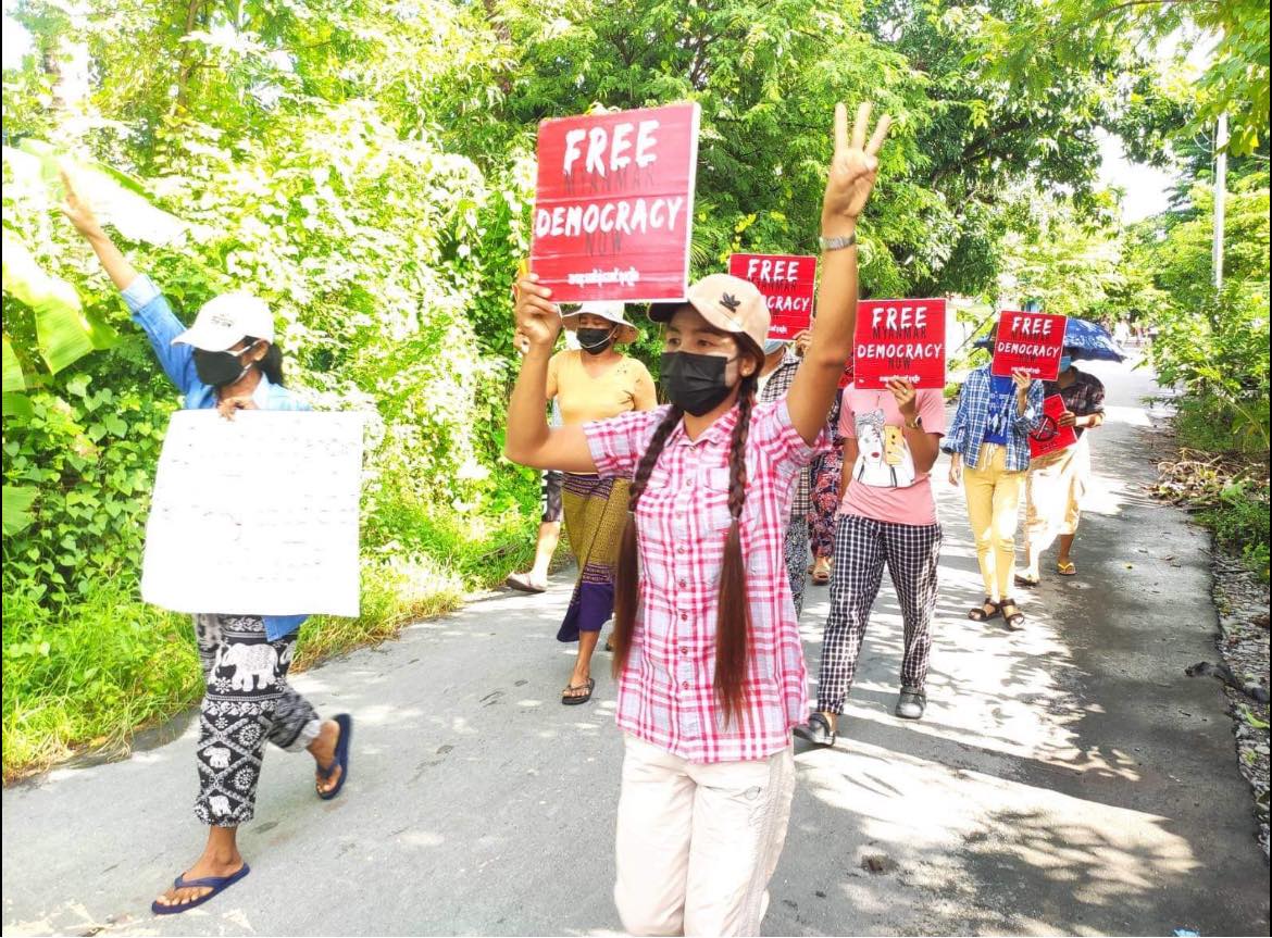 Myanmar_Now_Eng's tweet photo. Residents of Kalay, Sagaing, did not miss their daily protests against Myanmar's military junta. They came out again today (Sep 13) to denounce the coup regime. 

Photos: CJ  

#WhatsHappeningInMyanmar https://t.co/GfRLXgA7ou