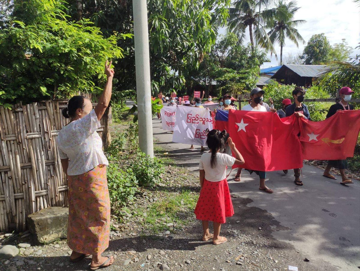 Myanmar_Now_Eng's tweet photo. Residents of Kalay, Sagaing, did not miss their daily protests against Myanmar's military junta. They came out again today (Sep 13) to denounce the coup regime. 

Photos: CJ  

#WhatsHappeningInMyanmar https://t.co/GfRLXgA7ou