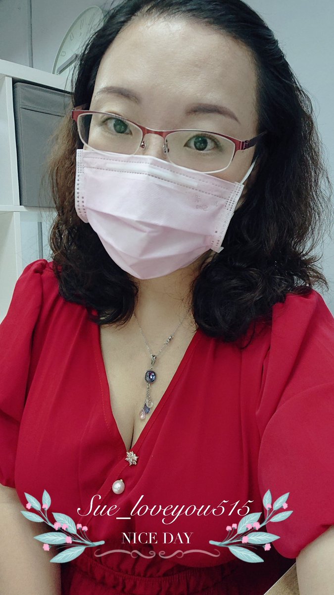 好久沒化妝出門
都找不到我的粉底乳了………