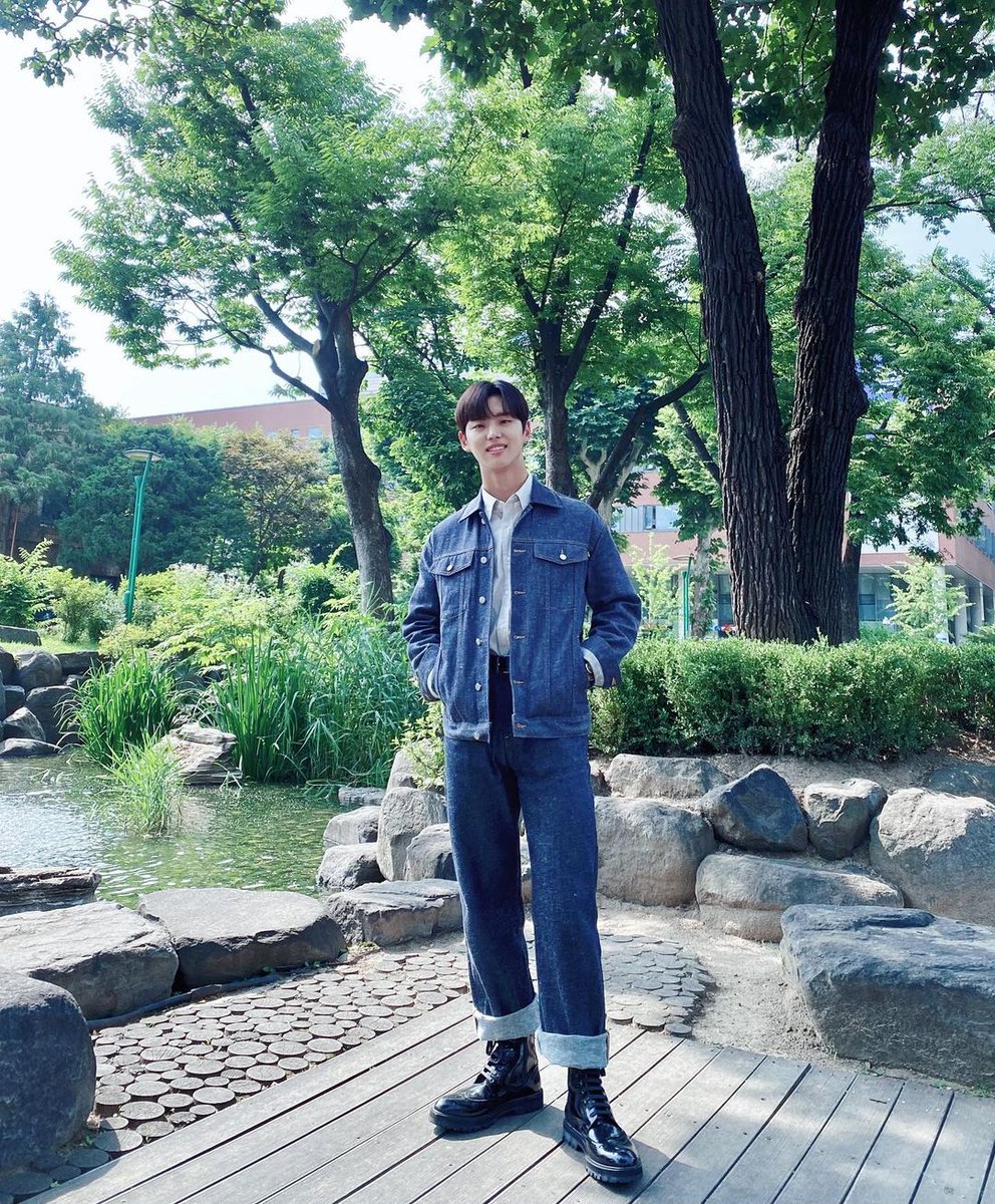HONTGSEOK's tweet photo. And there he goes... the ending style of Ji Seojun on Blue birthday🙇 https://t.co/MZLYQERS1N