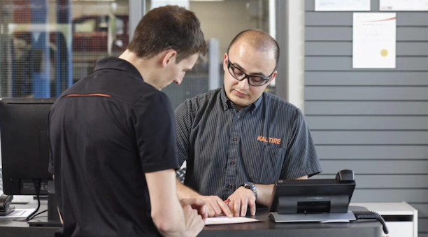 KalTire's tweet photo. Think your vehicle might need brake work soon? ๐คทโโ๏ธ Here are the five questions to ask your mechanic before approving your next brake quote!
https://t.co/fyoeP1J6SJ
#BrakeSafety #mechanic #brakework https://t.co/Y35LvlyFdE