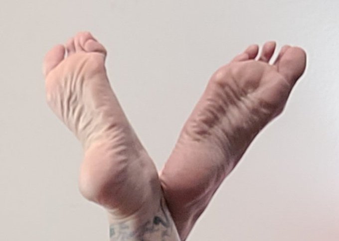 What happens when you bare your soles to people? They open up &amp; become life long friends. Come bare your<a href="/tag/friendsforlife"class="tags"><span>#friendsforlife</span></a><a href="/tag/baresoles"class="tags"><span>#baresoles</span></a><a href="/tag/toetallyyours"class="tags"><span>#toetallyyours</span></a>