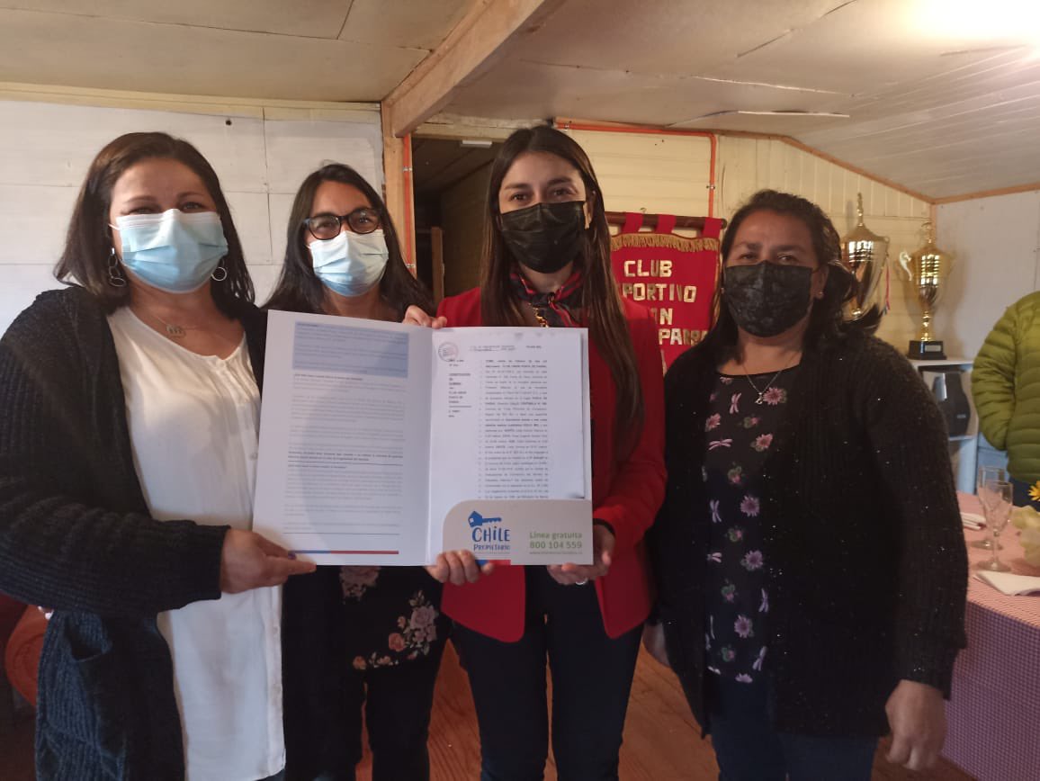 BiobioBBNN's tweet photo. ✅El club Unión Punta de Parra recibió por fin su tan anhelado #TituloDeDominio🇨🇱
✅En la ceremonia nuestra Seremi @VPincheirap hizo entrega del título, en donde además estuvieron presentes los Diputados de la República @dipuBobadilla e Ivan Norambuena🏡 https://t.co/J0xyrb1hiu