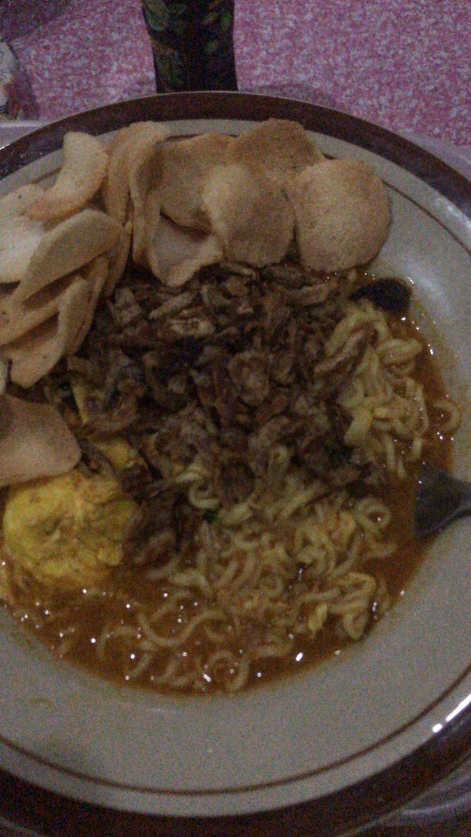 ewan_ek's tweet photo. @_putriradin Boys ? Maybe makan kot https://t.co/q6woP0JsyH