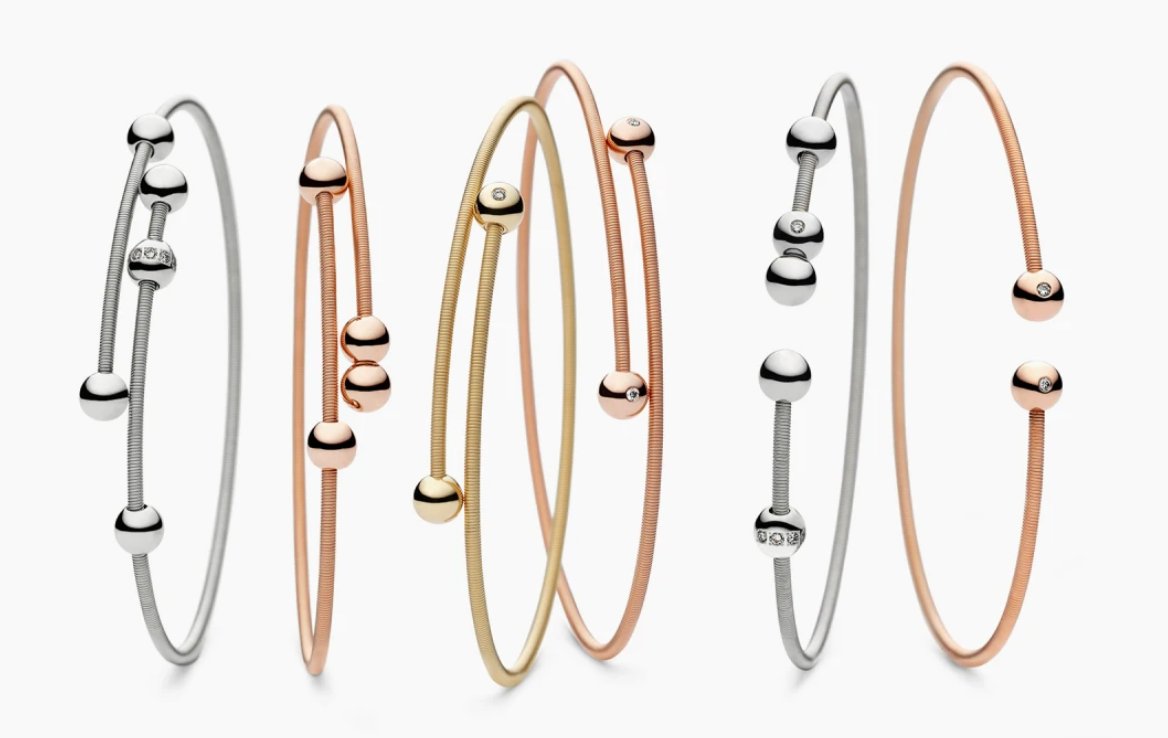 Niessing Colette bracelet: A single, graceful band on one day, a strong colourful statement of several bracelets on another? It’s up to you!