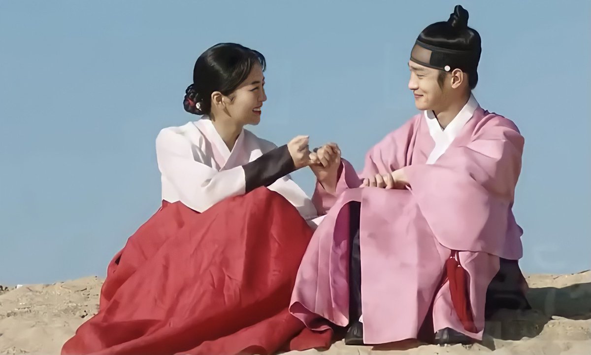 SohyunSpace's tweet photo. It's the way they look at each other
#KimSoHyun #김소현 #JangDongYoon #장동윤 https://t.co/0cG9YwSiiN