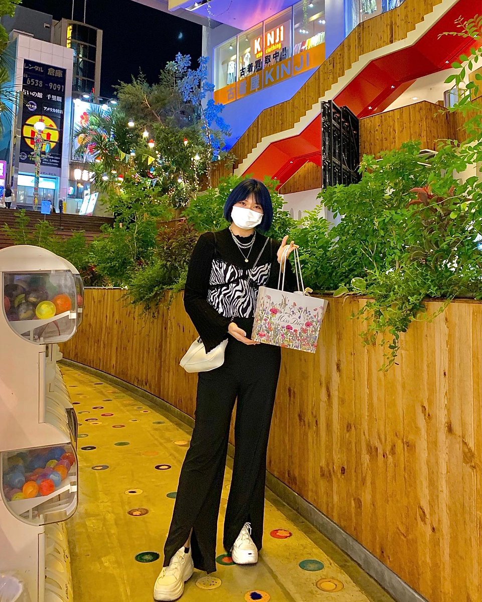 OfficialYNo1's tweet photo. OOTD💙
髪色青にしたよ🙄💙
#ootd #今日のコーデ #SHEIN
#YuunaChannel https://t.co/cuMEq4GSqG