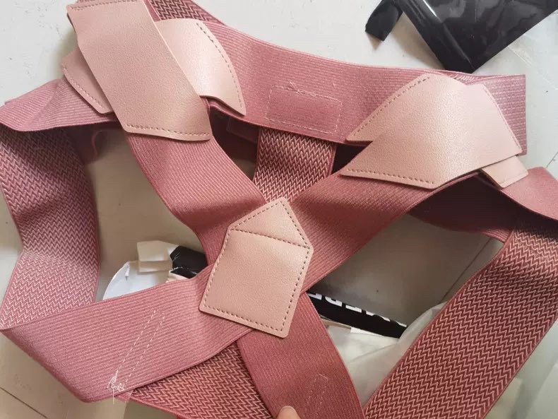 สำหรับใครที่ปวดหลัง เพราะติดนั่งหลังค่อม ทำงานนานๆ หรือติดเดินไหล่ห่อ เราว่าอันนี้มันเหมาะมากๆ แก้ปัญหาได้ตรงจุดมาก ปรับบุคลิกภาพให้ดีขึ้นอีก ขายกันมา 11 ล็อตแล้ว รีวิวจากลูกค้ามากมายว่ามันช่วยได้จริง คืออยากให้ซื้อไปลอง 199 บาท เรากล้าพูดว่ามันช่วยได้ สนใจสั่งมาได้เลยค่า 💕🙏🏻