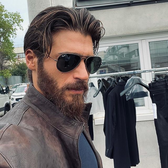 #Repost #CanYaman 👀 😎 🎬
📸 instagram.com/p/CTuOekVMkF6/

Prove costume trucco e capelli, il coaching e tutto... Si lavora a manetta ora negli studi di Lux Vide a Formello. Arriva Francesco Demir con Viola Come il Mare. E io non vedo l’ora ⭐️
#ViolaComeIlMare #LuxVide