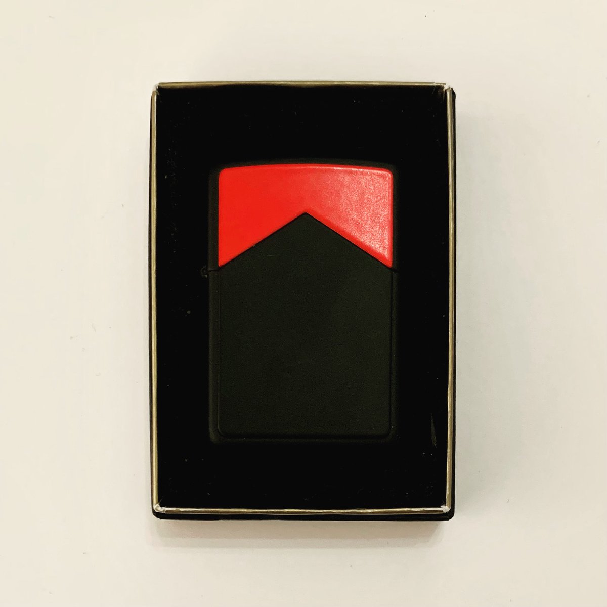 archivum_saves's tweet image. [For Sale] Vintage Mid-90s Marlboro “Red Roof” Emblem Zippo Lighter * NEW IN BOX * SEALED via @ebay – hit the link in bio! #zippo #lighters #lightercollection #marlboro #marlboromiles #tobacciana #vintage #vintagegear #vintagecollectibles #ebay #archivum