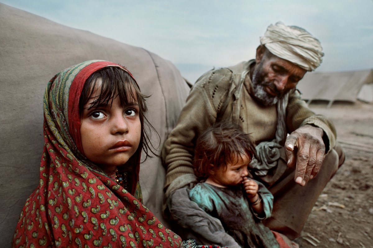 McCurryStudios's tweet photo. “Refugees are mothers, fathers, sisters, brothers, children, with the same hopes and ambitions as us—except that a twist of fate has bound their lives to a global refugee crisis on an unprecedented scale.” - Khaled Hosseini

Afghanistan, 1992. https://t.co/yZv8qEYzGT