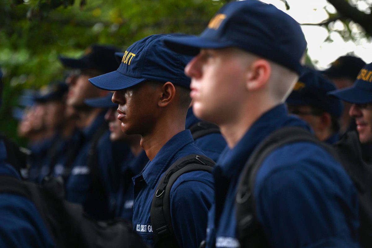 #MotivationMonday Recruits from Delta-201 receive orders to their first duty stations at the Fisherman’s Memorial in Cape May, N.J.

Do you know your destination? Make the most of your upcoming week. #Honor #Respect #DevotionToDuty