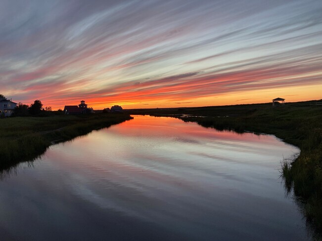 weathernetwork's tweet photo. Feast your eyes on this incredible New Brunswick sunset! 😍⛅ #ShareYourWeather #NBwx 

📸: Meghan Gauvin, Pointe-du-Chêne, New Brunswick https://t.co/YXrwNrs7YL
