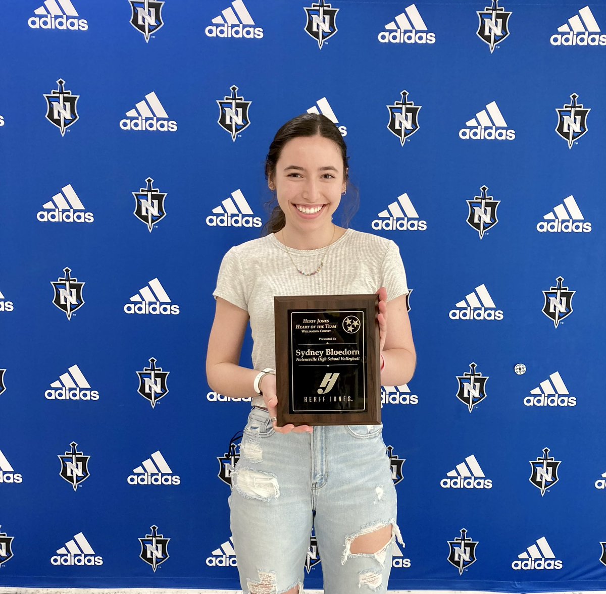 Nolensville High (@wcsnhs) on Twitter photo Congrats to Sydney Bloedorn, winner of the Herff Jones Heart of the Team award! @wcsNHSzh <a href="/wcsNHSvball/">Nolensville HS Volleyball</a> @wcsNHSamaffei Congrats to Sydney Bloedorn, winner of the Herff Jones Heart of the Team award! @wcsNHSzh <a href="/wcsNHSvball/">Nolensville HS Volleyball</a> @wcsNHSamaffei