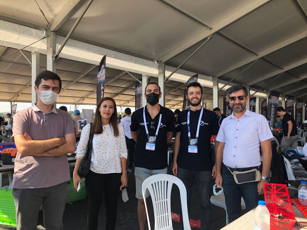 BtuMechanical's tweet photo. Bölüm öğretim üyeleri ve araştırma görevlileri, Bursa Yunuseli Havaalanı'nda devam eden TEKNOFEST'i ziyaret etti. https://t.co/qzLwaEwOCz