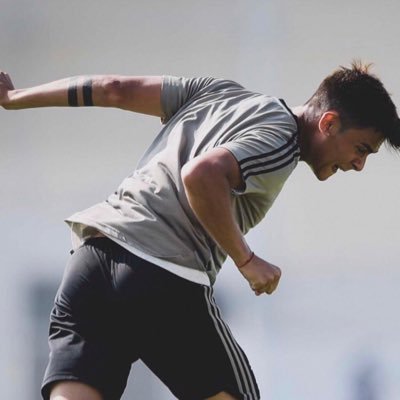 use__1's tweet photo. Dybala 🍑🍑🤤 https://t.co/AffAxwLlVy