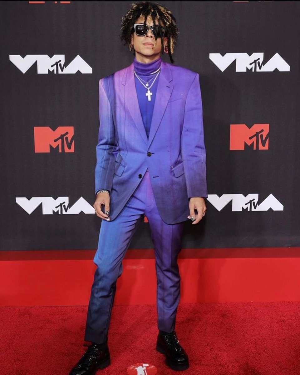iann dior on Twitter: "from the block to the red carpet 🕊 first VMAs in the books ✓💜😈… "