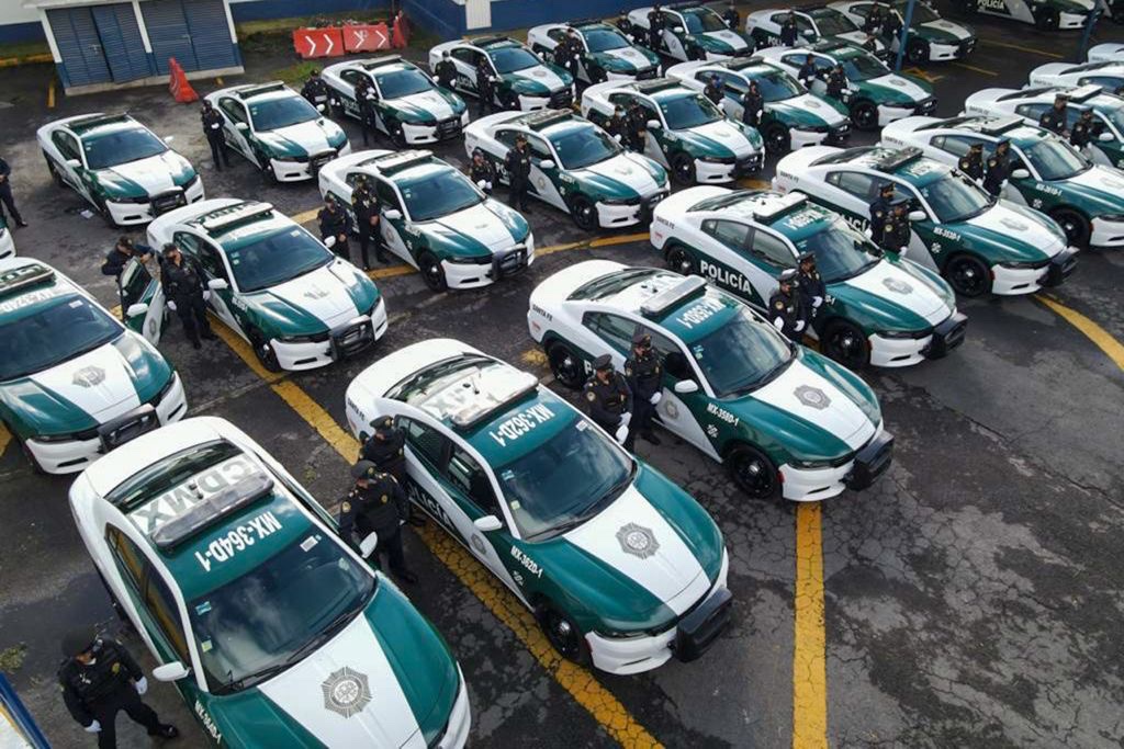 Claudiashein's tweet photo. En coordinación con la @SSC_CDMX, entregamos al sector Plateros de la @AlcaldiaAO:

🚔 48 patrullas.
🏍 26 motocicletas.

Es una de las acciones del Programa de Fortalecimiento de Cuadrantes Prioritarios, que nos permitirá tener una #CiudadSegura. 👮🏻‍♀️👮🏽👮🏻‍♂️ https://t.co/b10Wkub5zB
