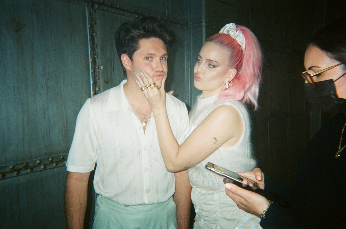 AnneMarie's tweet image. Happy birthday bum ole 💥💥💥💥💥 @NiallOfficial miss you x