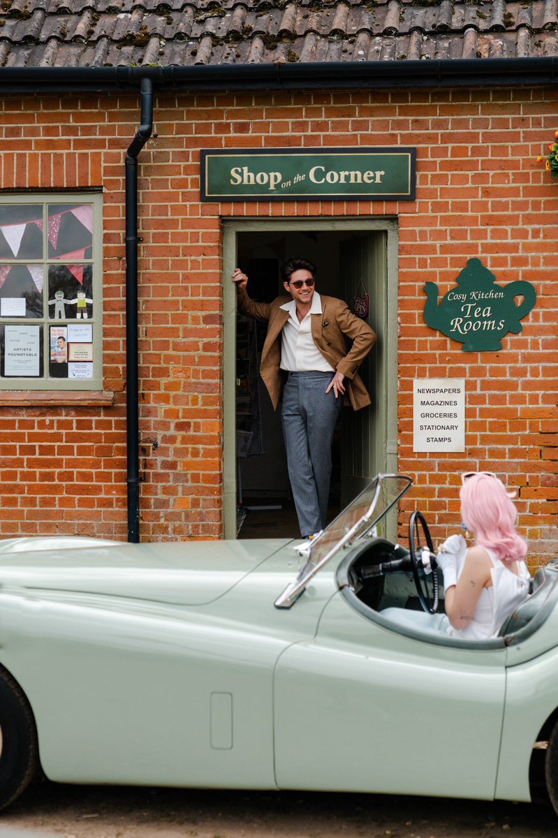 AnneMarie's tweet image. Happy birthday bum ole 💥💥💥💥💥 @NiallOfficial miss you x