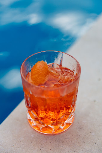 dspringsgin's tweet photo. It’s Negroni Week!

This classic Italian cocktail is the perfect apértif cocktail and is made with equal parts of these 3 ingredients:
- 1 oz Dripping Springs Traditional Gin
- 1 oz Campari
- 1 oz Sweet Vermouth

#NegroniWeek #NegroniWeek2021 https://t.co/77pNm6a08d