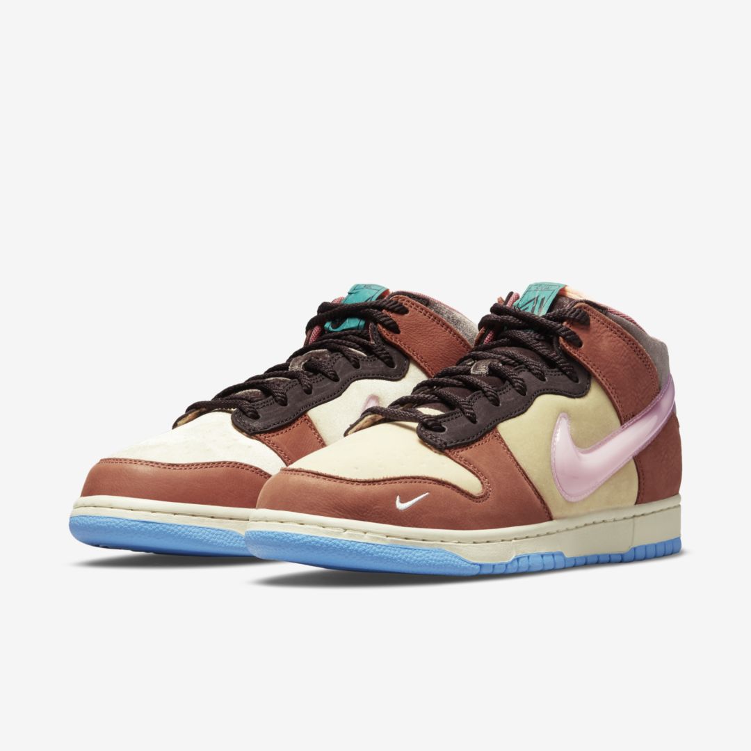 J23app's tweet photo. Nike Dunk Mid x Social Status "Chocolate Milk" releases September 17th -> https://t.co/9SCOJBZxfe https://t.co/jpFKRJetZd
