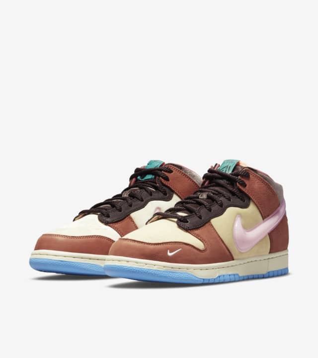 SOLELINKS's tweet photo. Ad: Social Status x Nike Dunk Mid 'Chocolate Milk' releases September 17th => https://t.co/hoEAwIfxaX https://t.co/hS6Kk67cVk