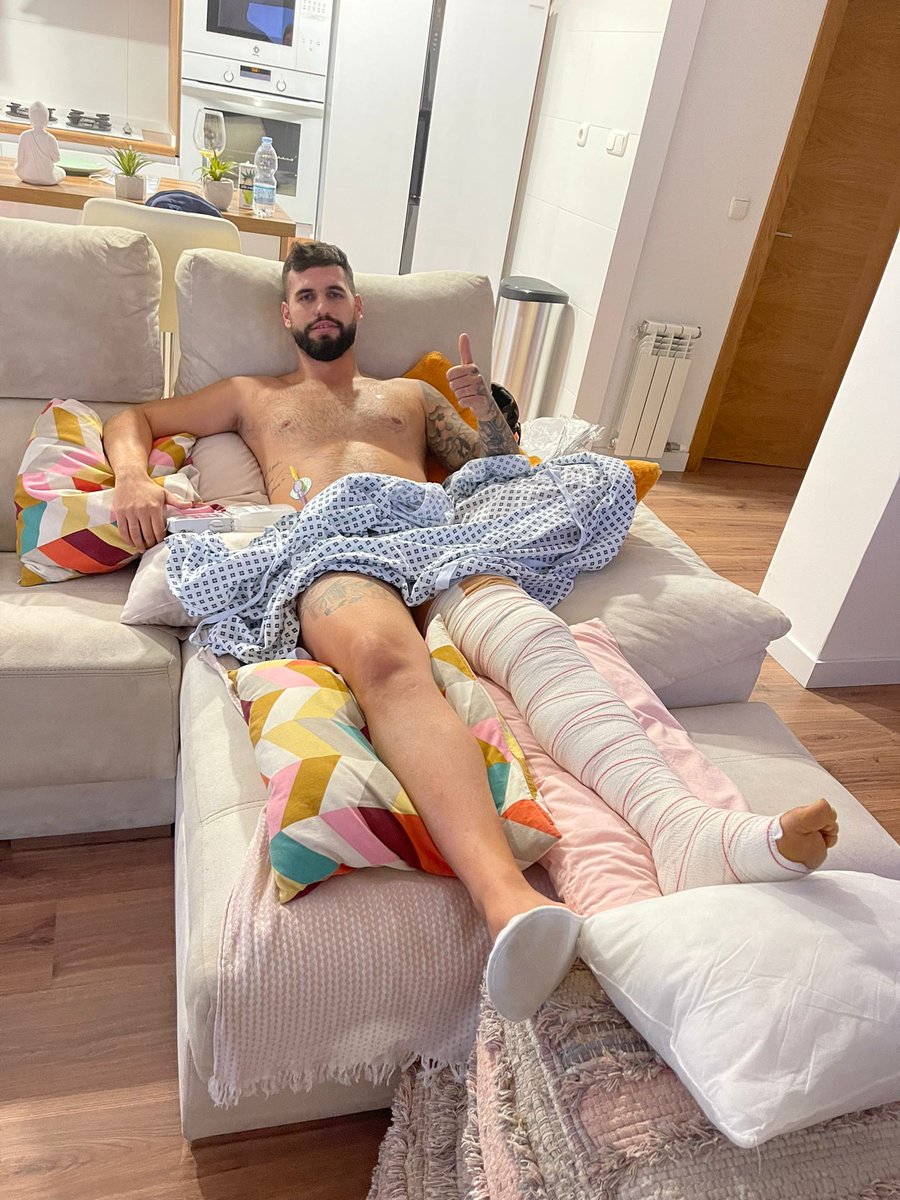 🚨ENFERMERÍA🚨

En la tarde de hoy, nuestro futbolista <a href="/5Nandito/">Nando Molinero</a> ha sido intervenido del ligamento cruzado y meniscos en su rodilla izquierda.

La operación ha salido bien y ya se encuentra en su casa. Esperamos tenerte pronto de vuelta!

Ahora toca recuperarse!!

#SomosArenas