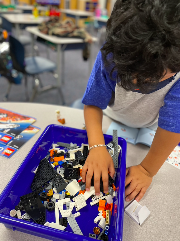 MrTomTheBC's tweet photo. We love @LEGO_Group in our classroom. The benefits are enormous, engaging, reinforcing, great for fine motor, creative and educational! #MalvernSOARs #MyMISD #SPED @MalvernES https://t.co/GsaVKorBD5