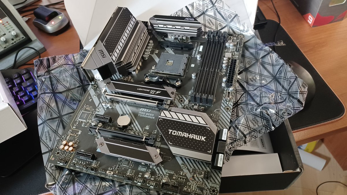 Punkt vor Feierabend ! 😀

Die neuen Teile sind tatsächlich noch gekommen. 

twitch.tv/freezeeytv 

#amd #twitch #pc #like #streamer #rgblights #videogames #gamestagram #msi #twitchtv #twitchstream #pcmods #videogame #supportsmallstreamers #gaming #pcsetup #instagood #furry