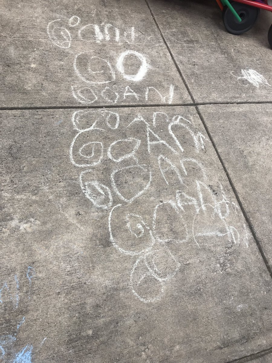 legitmrswhitt's tweet photo. Methinks Kinder has been here! #sightwords #chalktime @frazierskinders @AshleyElem https://t.co/uvWqwtGW1K