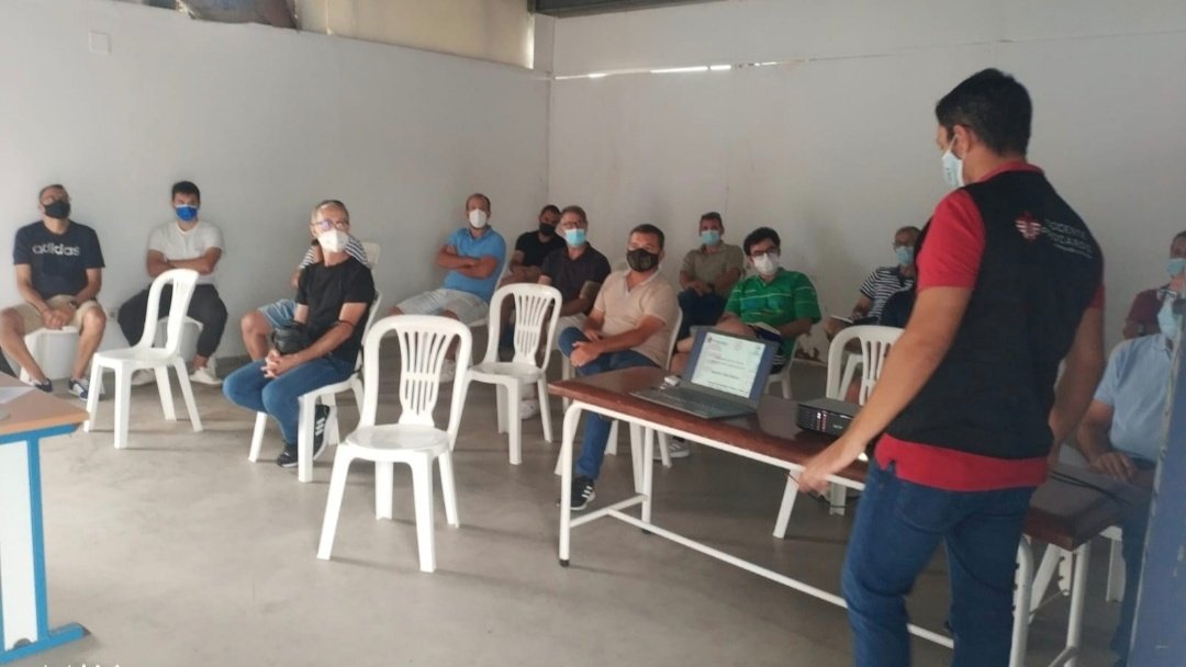 RFAFHuelva's tweet image. Curso de Soporte Vital Básico y Desfribilación Automática para los entrenadores onubenses. Agradecimientos al @AytoSanJuan y a la empresa @ProcardioForma #RFAF #CTAEF