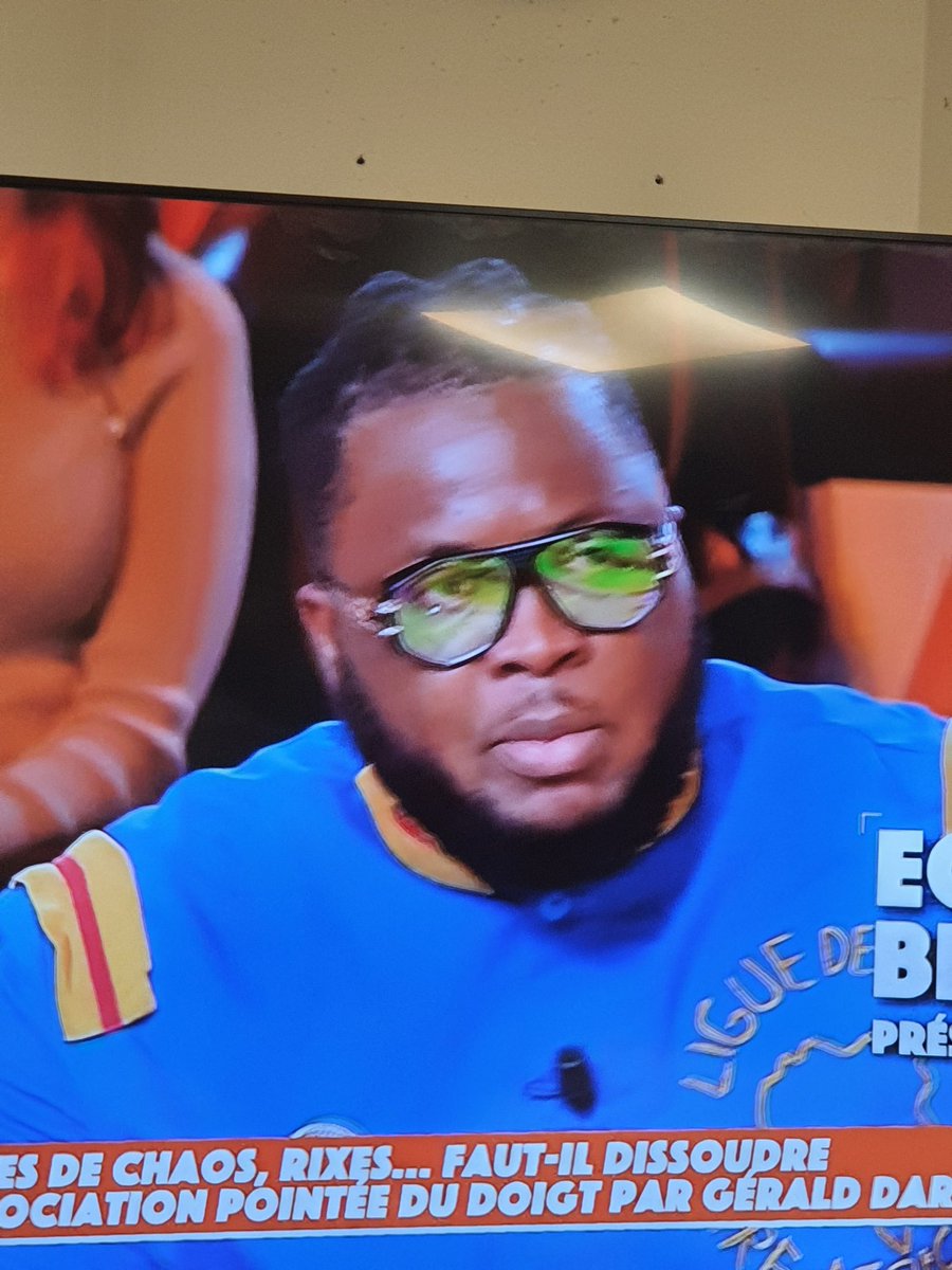 "Quand la plupart des français collaboraient" en parlant de la 2ème guerre mondiale...
Comment peut-on le laisser dire ça ? <a href="/Cyrilhanouna/">Cyril Hanouna</a> pourquoi passer sous silence ?
<a href="/TPMPOFF/">TPMP</a> <a href="/Cyrilhanouna/">Cyril Hanouna</a> @FranceLdna