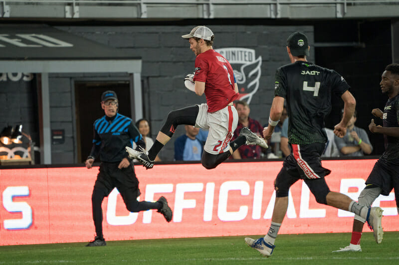 AUDL Playoffs 2021: @raleigh_flyers Win First @theAUDL Title with Sparkling Offense -> ultiworld.com/2021/09/13/aud… [Pres. by @viiapparelco] (Photo: @UltiPhotos)